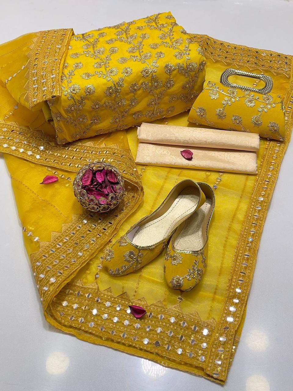 5 PC Embroidered Suit (Khussa & Clutch Free)